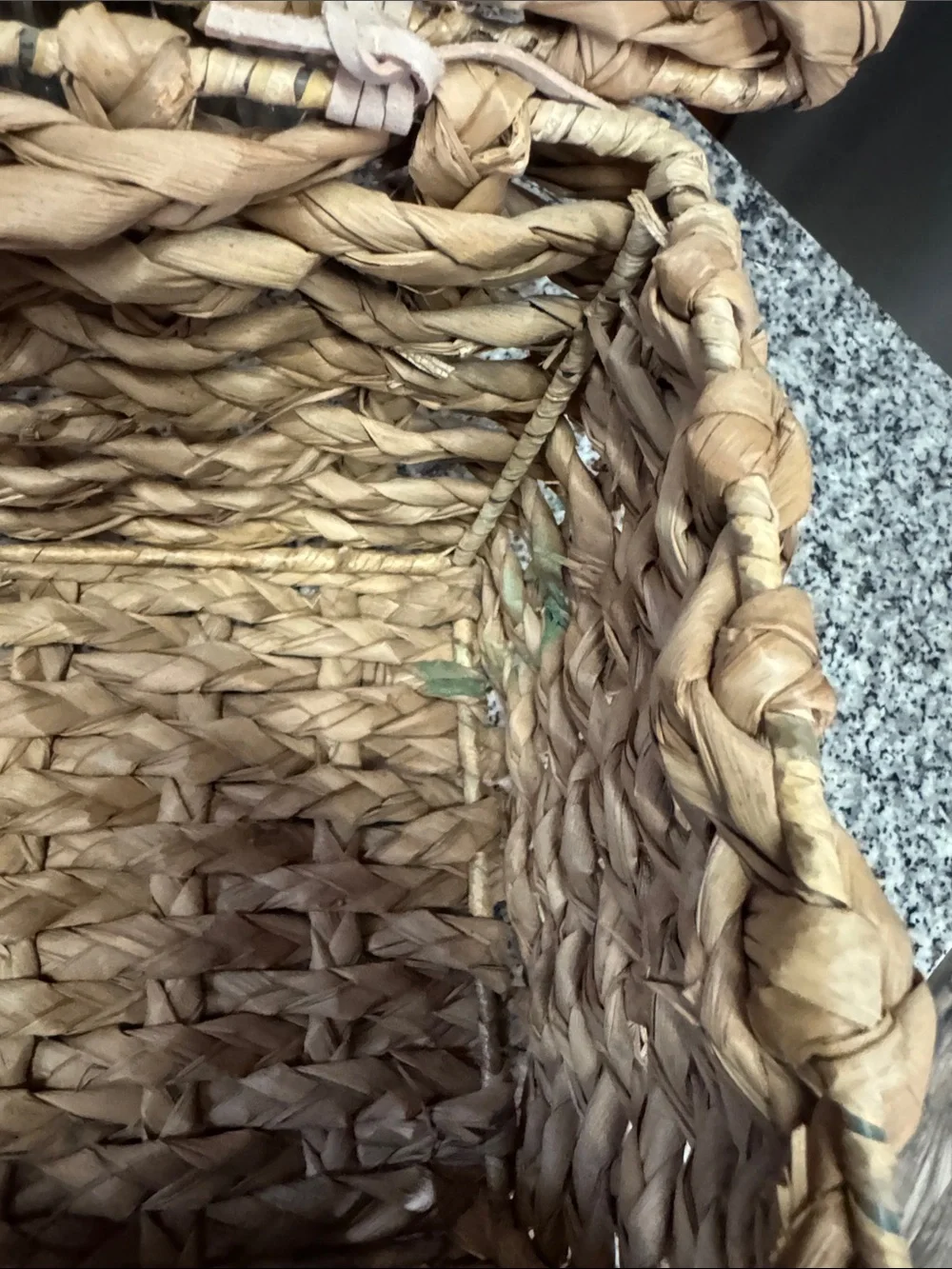 Woven Seagrass Storage Basket with Lid - Natural Brown